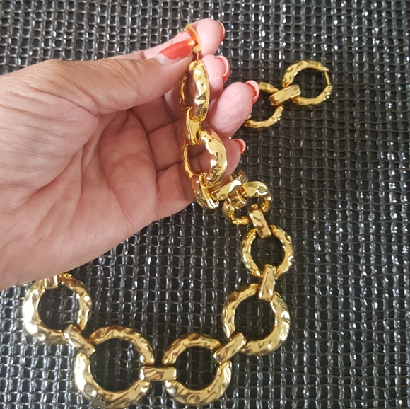 Shiny Gold-tone Hammered Links Necklace - Picture 3 of 4
